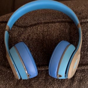 BEATS BY DRE Solo 2 Wireless EUC